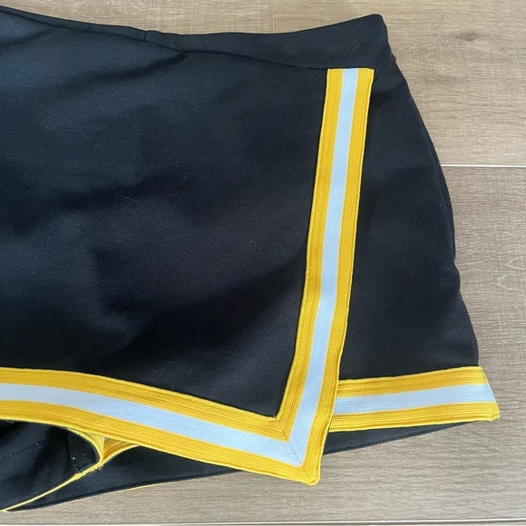 Urban Outfitters Black & Yellow Cheer Skort Size 6 Mini Skirt Side Zip School‎ - Picture 5 of 9